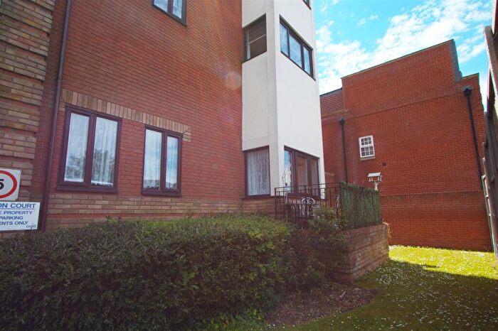 1 Bedroom Apartment For Sale In Albion Court, Sun Street, Billericay, CM12