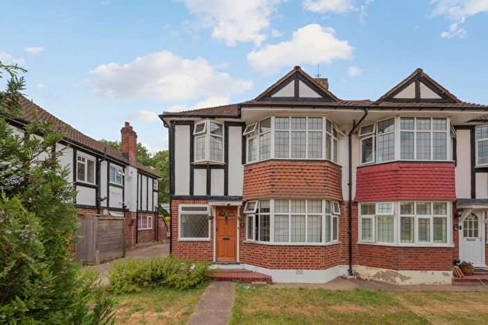 2 Bedroom Flat For Sale In Aboyne Drive, Raynes Park, SW20