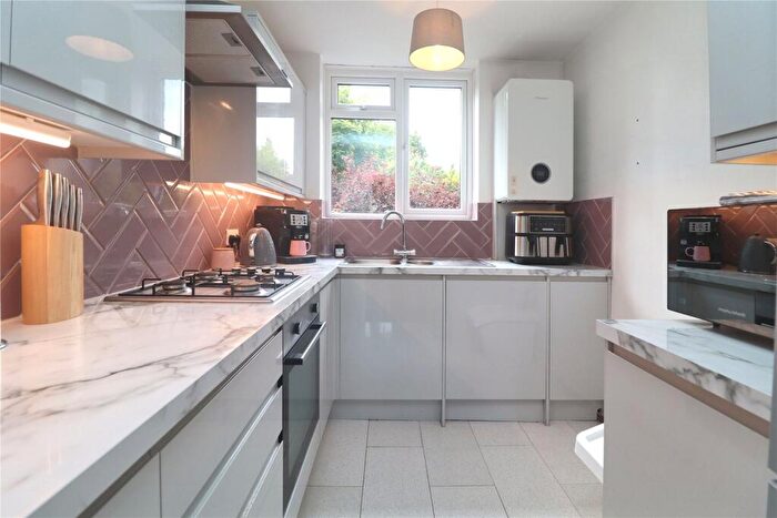 2 Bedroom Flat For Sale In Radstone Court, Woking, GU22