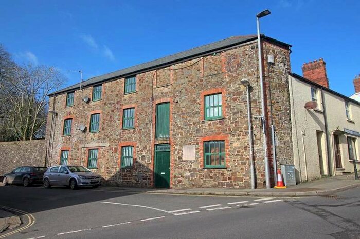 2 Bedroom Flat To Rent In Station Road, Holsworthy, Devon, EX22