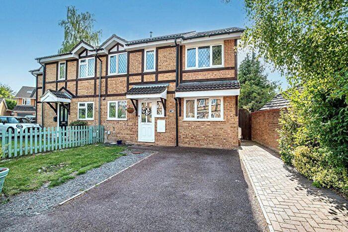 5 Bedroom Semi-Detached House For Sale In Corinthian Close, Hatch Warren, RG22