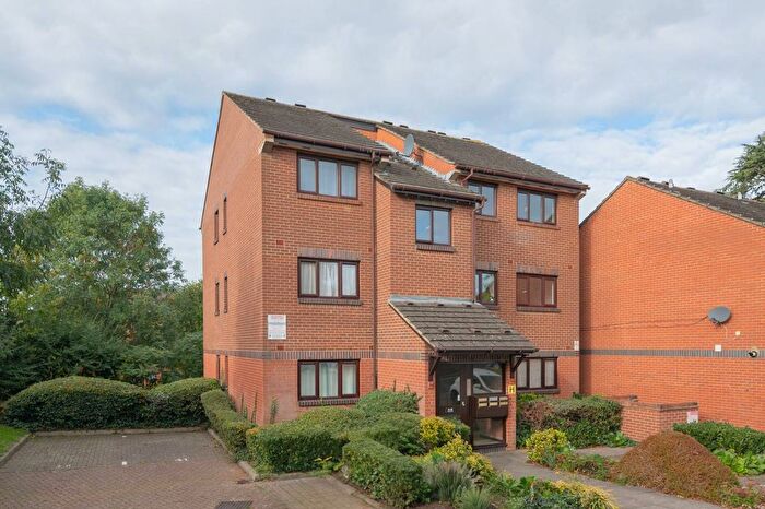 1 Bedroom Flat For Sale In Abbey Drive, Tooting, London, SW17