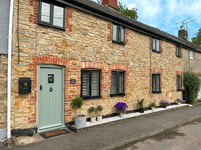 3 Bedroom Cottage For Sale In Shrivenham Road, Swindon, SN6