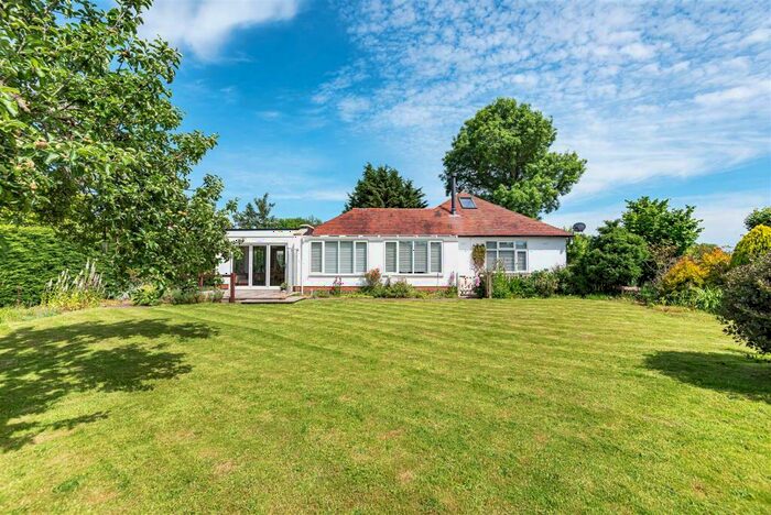 3 Bedroom House For Sale In Eydon Road, Woodford Halse, NN11