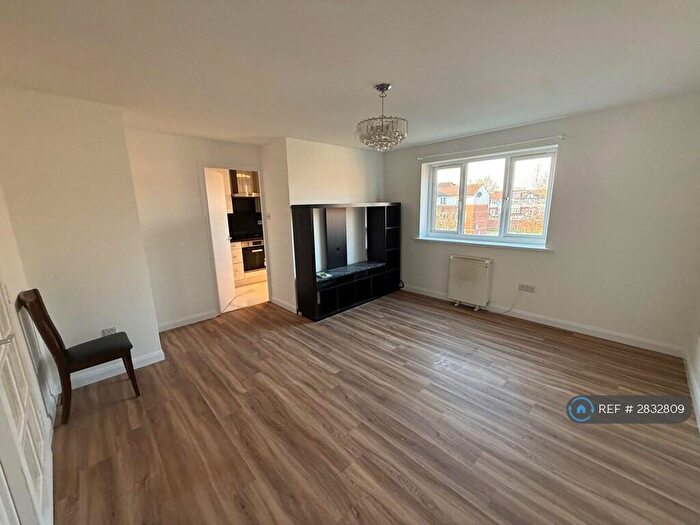 2 Bedroom Flat To Rent In Cherry Blossom Close, London, N13