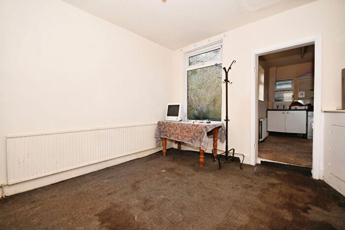 3 Bedroom End Of Terrace House For Sale In Matlock Road, Sheffield, South Yorkshire, S6