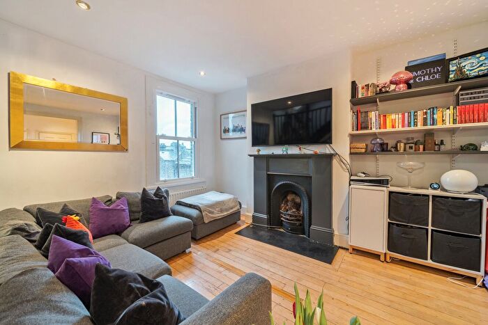 2 Bedroom Flat For Sale In Santley Street, Brixton, London, SW4