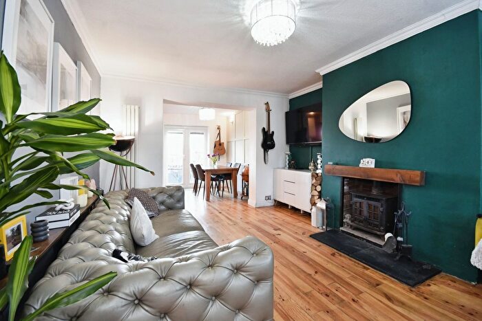 3 Bedroom Semi-Detached House For Sale In Wedgwood Road, Clifton, Swinton, Manchester, M27