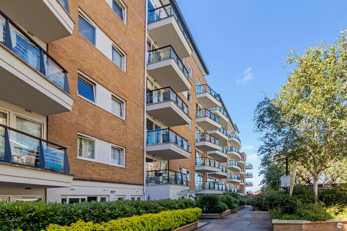 2 Bedroom Flat To Rent In Smugglers Way, London, SW18