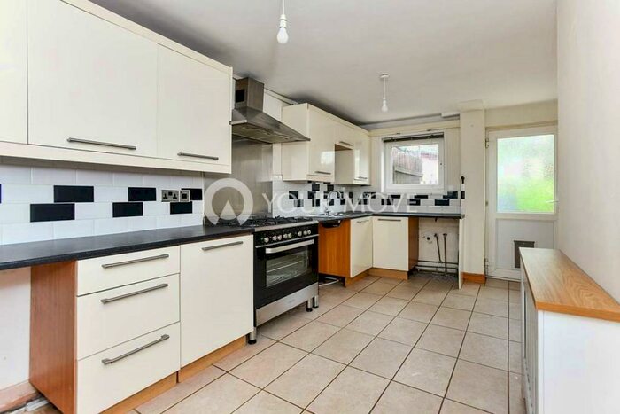 3 Bedroom House To Rent In Orchard Avenue, Plymouth, Devon, PL6