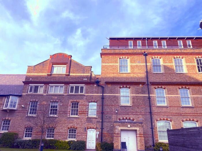 1 Bedroom Flat To Rent In Borough Road, Osterley, Isleworth TW7