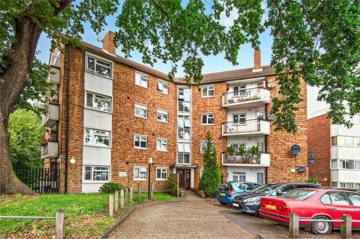 3 Bedroom Flat To Rent In Aldham Hall, New Wanstead, Wanstead, E11