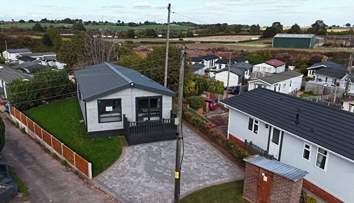 2 Bedroom Mobile/park Home For Sale In Lichfield Road, Brownhills, WS8
