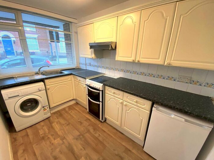 1 Bedroom Flat To Rent In Dean Court, Canterbury, CT1