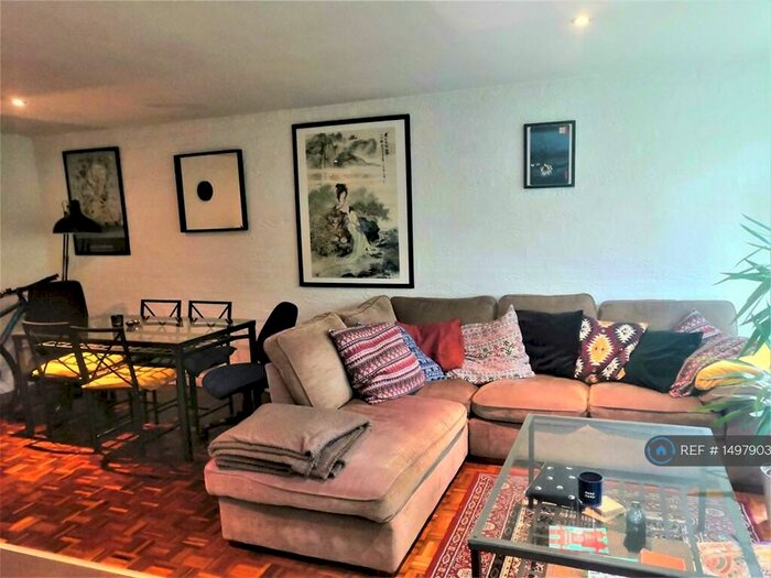 2 Bedroom Flat To Rent In Shaw Lane, Leeds, LS6