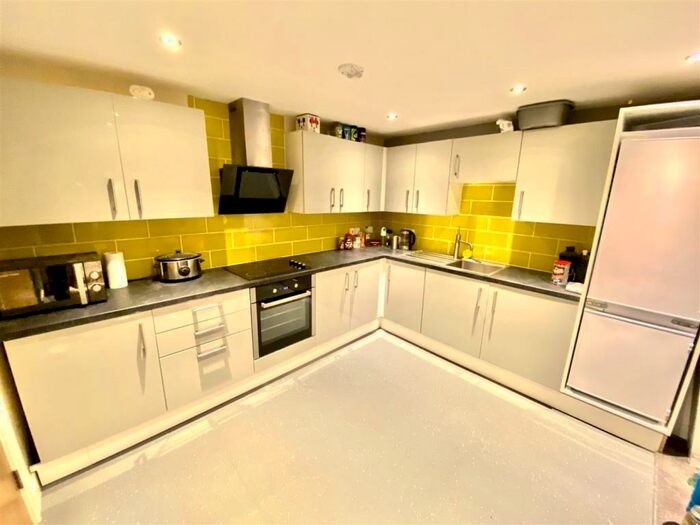 4 Bedroom Flat To Rent In Denby Street, Sheffield, S2