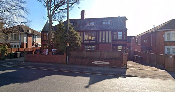3 Bedroom Flat To Rent In Blackburn Road, Bolton, BL1