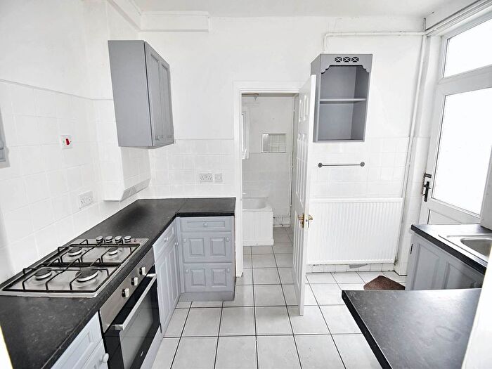2 Bedroom Property To Rent In Middle Road, Cwmbwrla, Swansea, SA5