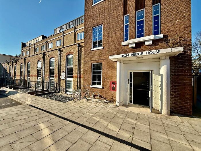 1 Bedroom Flat For Sale In Windmill Place, Southall, UB2