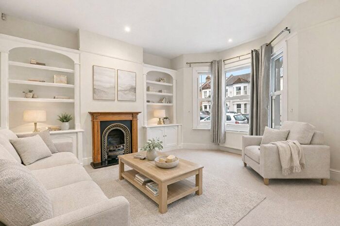 4 Bedroom Terraced House To Rent In Burntwood Lane, Wandsworth, London, SW17