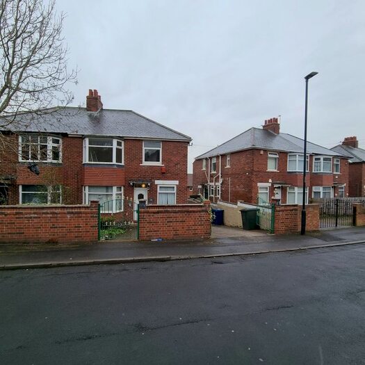 2 Bedroom Flat To Rent In St James Crescent, Newcastle Upon Tyne, NE15