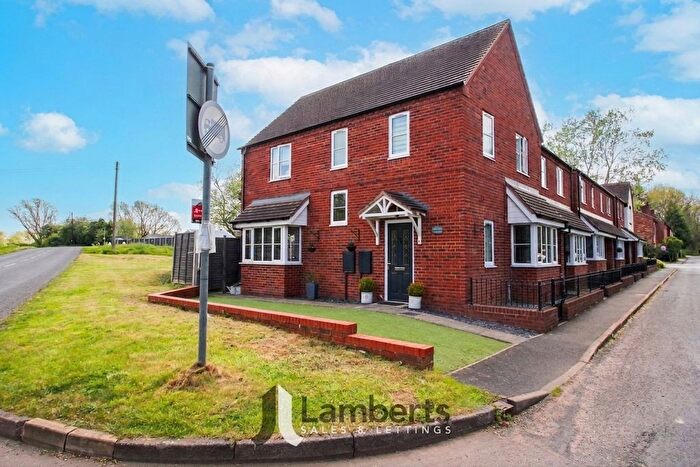 3 Bedroom Semi-Detached House For Sale In Green Lane, Studley, B80