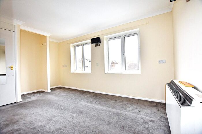 Apartment To Rent In Mayday Road, Thornton Heath, CR7