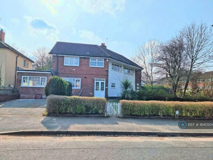 4 Bedroom Semi-Detached House To Rent In Bickington Road, Birmingham, B32