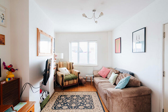 2 Bedroom End Of Terrace House For Sale In South Liberty Lane, Ashton, BS3