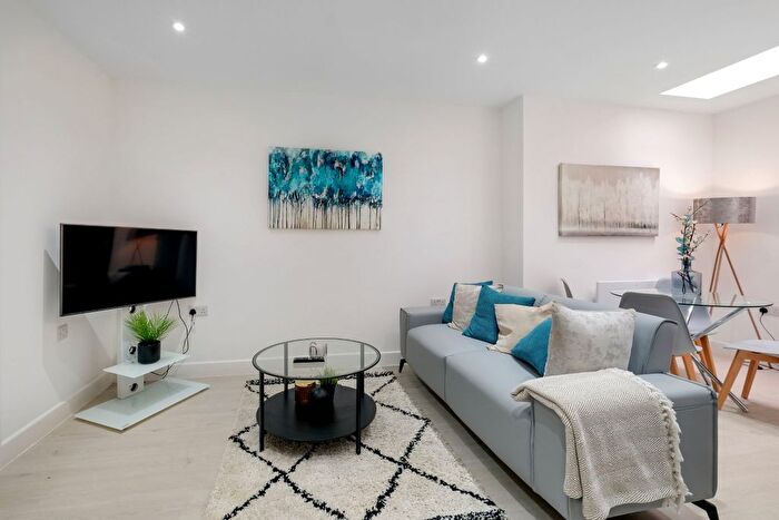 2 Bedroom Flat To Rent In Ellerdine Road, Hounslow, TW3