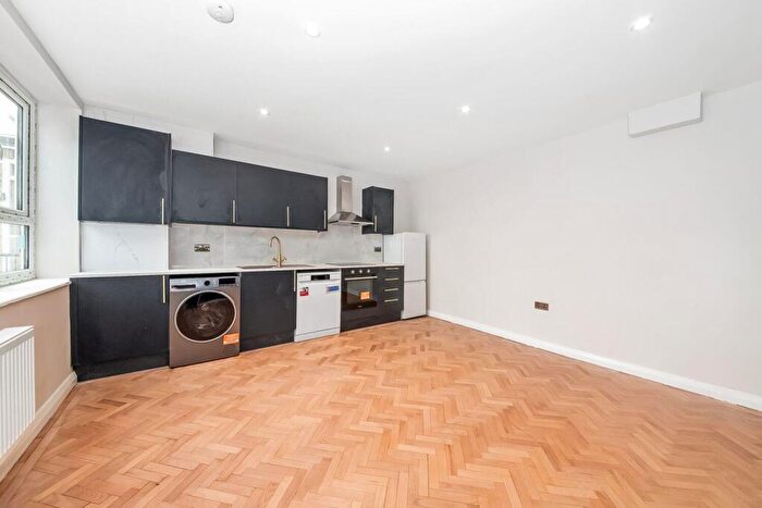 3 Bedroom Apartment To Rent In Sydenham Road, Sydenham, London, SE26