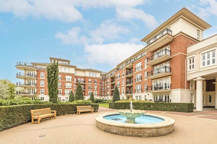 2 Bedroom Flat To Rent In Clevedon Road, East Twickenham, TW1