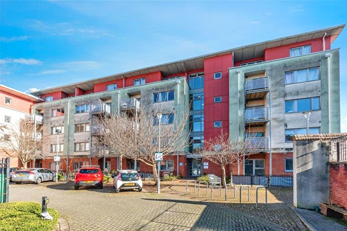 1 Bedroom Flat To Rent In Backfields, Bristol, BS2