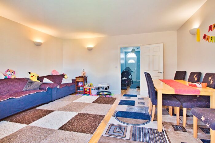 4 Bedroom Town House To Rent In Cromwell Road, Hounslow, TW3