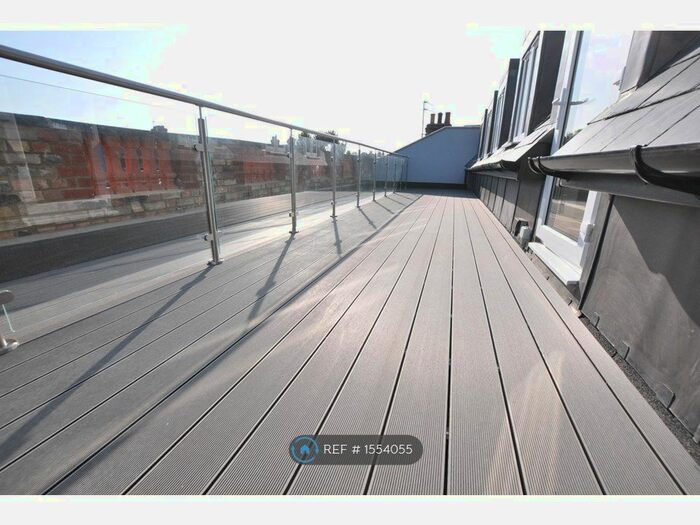 2 Bedroom Flat To Rent In High Road, London, N2