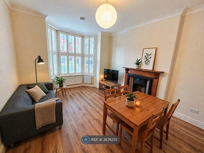 2 Bedroom Flat To Rent In Gleneagle Road, London, SW16