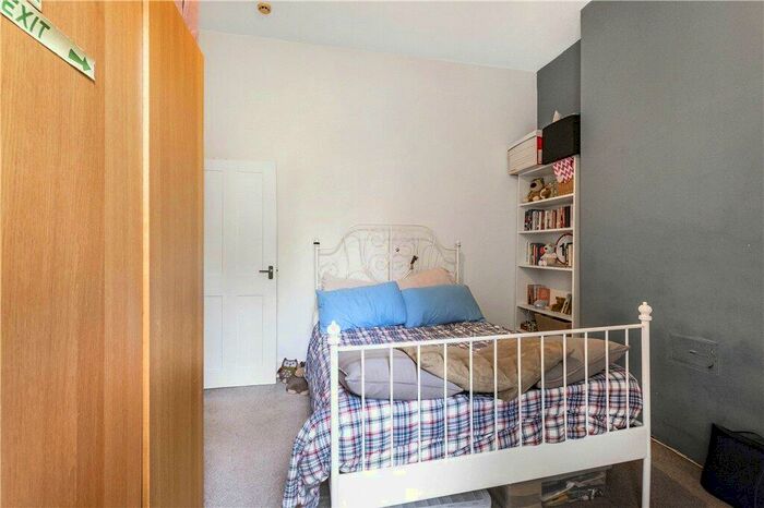 1 Bedroom Apartment For Sale In Woodside Green, London, SE25