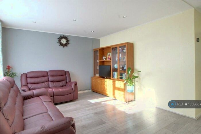 3 Bedroom Terraced House To Rent In Gilbert Road, Frimley, GU16