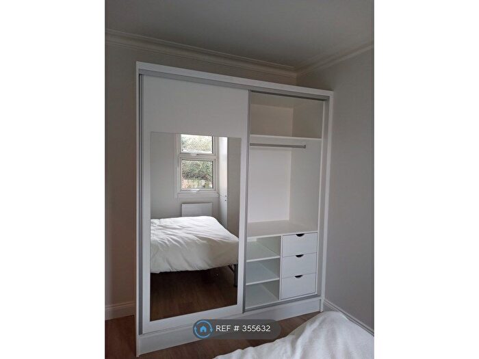 4 Bedroom Flat To Rent In London, London, SW6