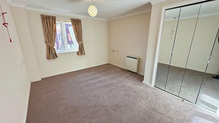 1 Bedroom Flat For Sale In New Station Road, Fishponds, Bristol, BS16