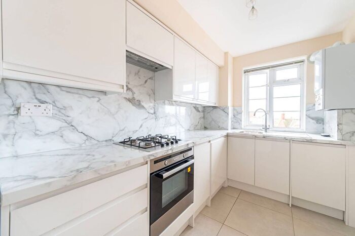 2 Bedroom Flat For Sale In Ashford Road, Cricklewood, London, NW2
