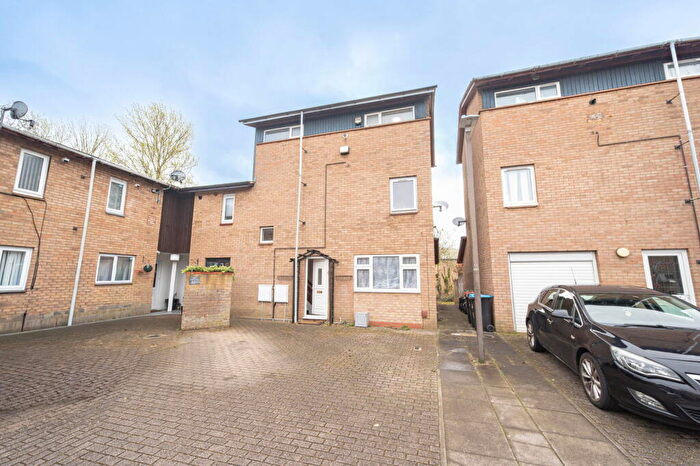 4 Bedroom Terraced House For Sale In Mitcham Place, Bradwell Common, Milton Keynes, MK13