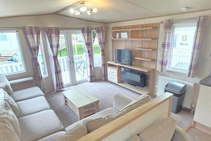 2 Bedroom Mobile/park Home For Sale In Main Road, Ventnor, PO38