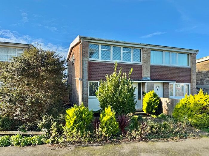 3 Bedroom Semi-Detached House To Rent In The Green, Cowes, PO31