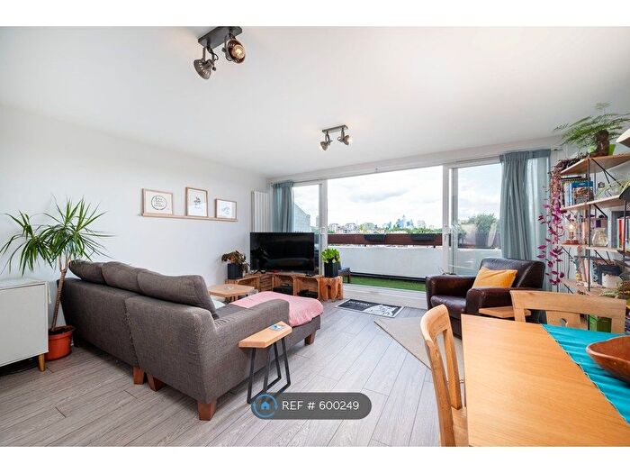 2 Bedroom Flat To Rent In Hitchin Square, London, E3