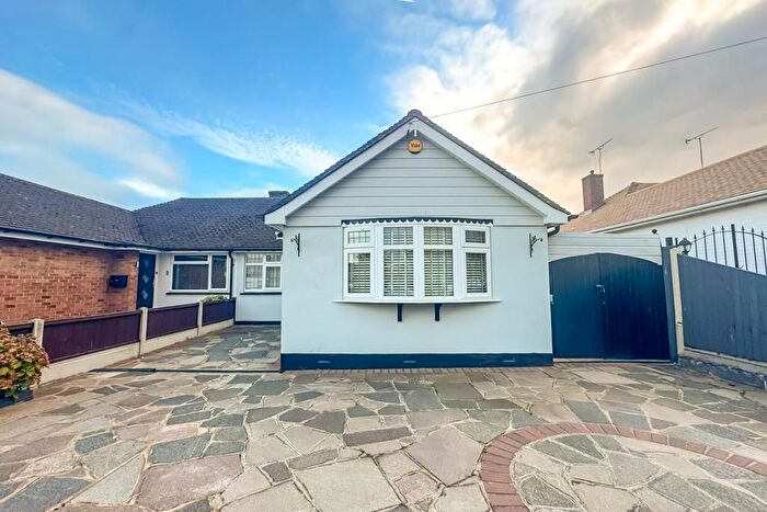 2 Bedroom Semi-detached Bungalow For Sale In Pinewood Avenue, Leigh-On-Sea, SS9