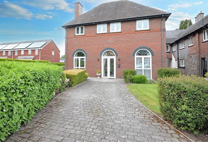 2 Bedroom Flat For Sale In Kings Oak Court, Tittensor, ST12