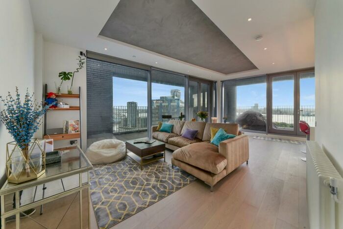 3 Bedroom Apartment To Rent In Hope Street, London, E14