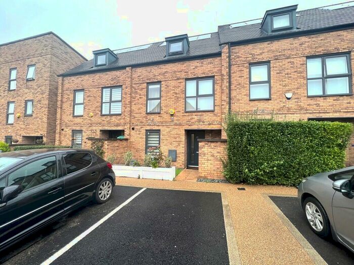 4 Bedroom Detached House To Rent In Hurrell Drive, Harrow, HA2