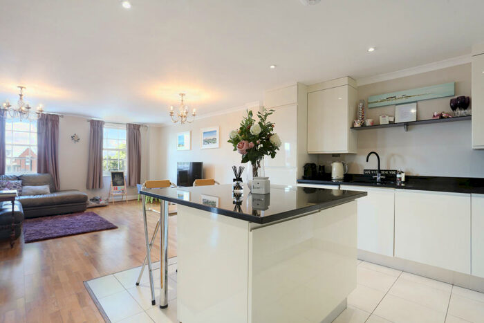 3 Bedroom Apartment To Rent In Church Street, Weybridge, KT13